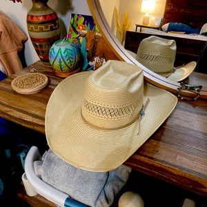Cowgirl hat- Cody Johnson by Resistol